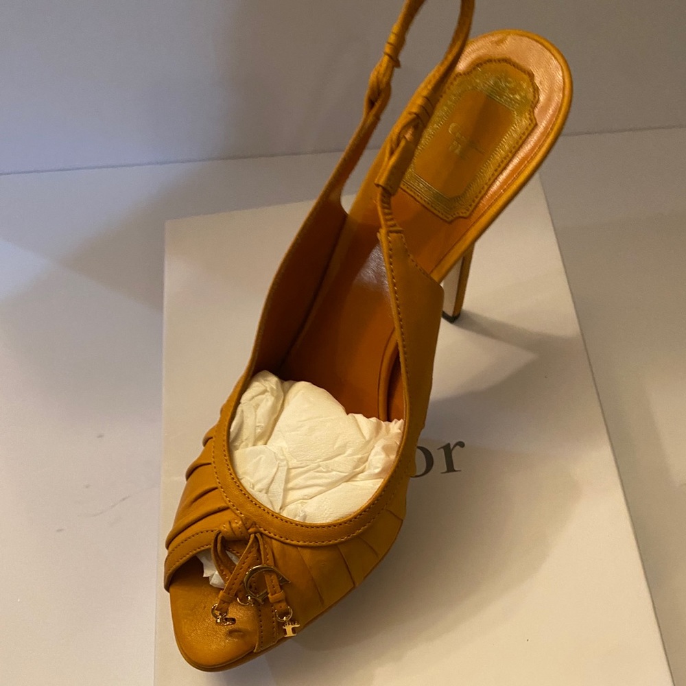Moutarde Dior Gipsy never worn mustard slingback - Picture 3 of 3